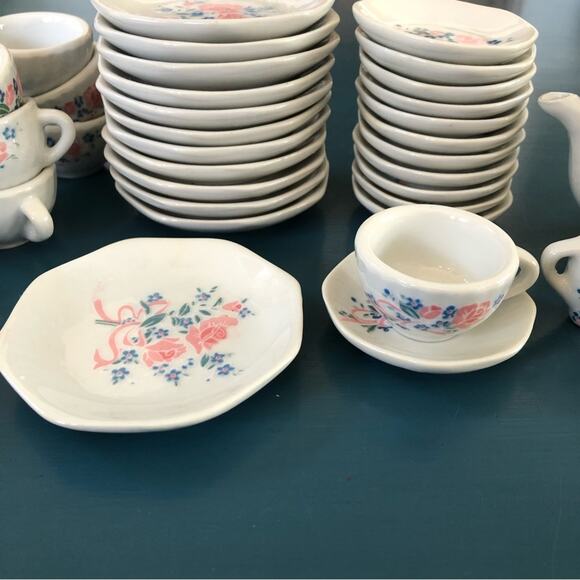Fishel Toys 40 Piece China Tea Set Toy From 1990’s - Picture 3 of 5